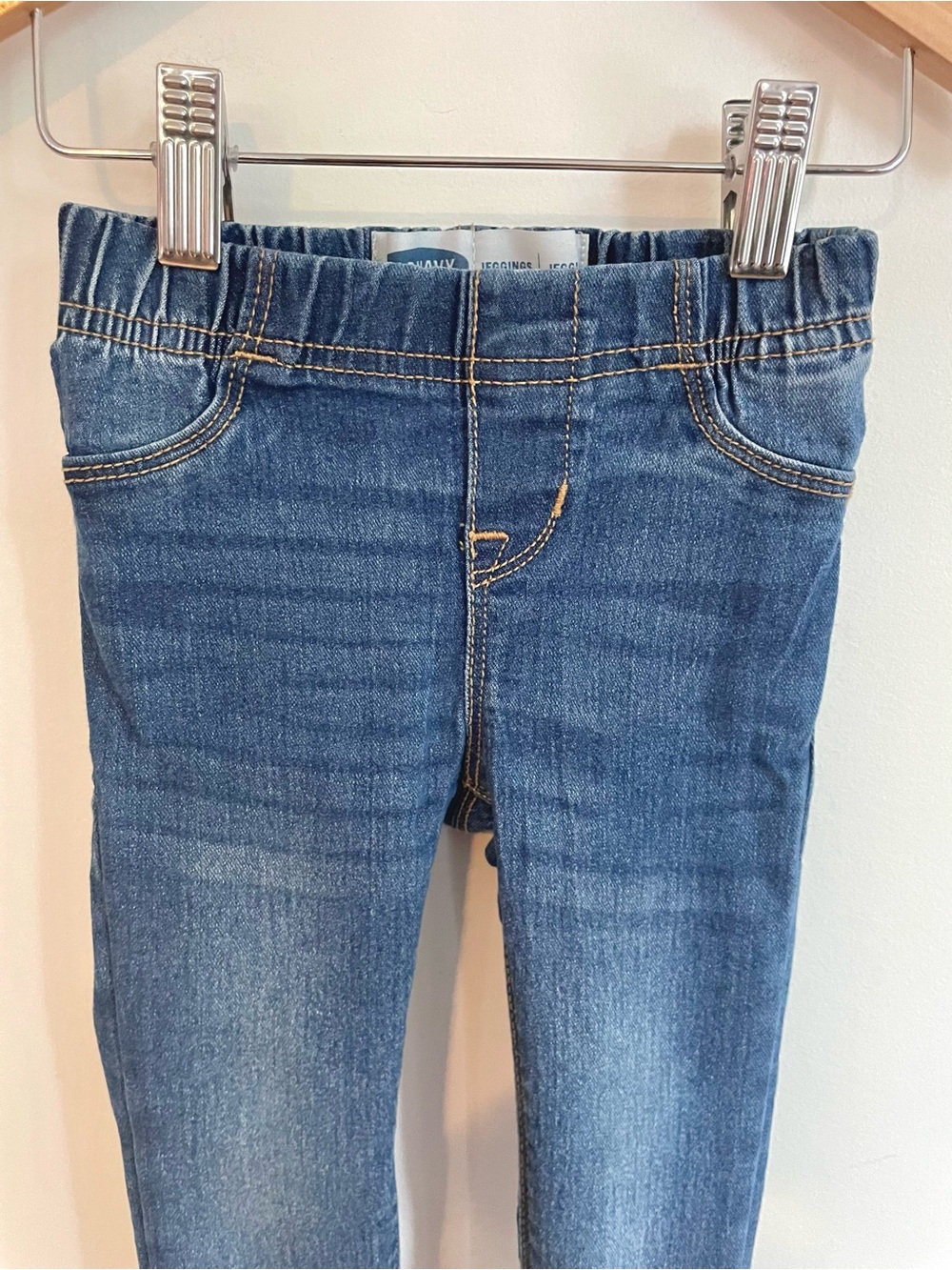 $5 💥NEW Pull On Jeggings, Good Stretch, Back Pockets, Tan Stitching, Whiskers